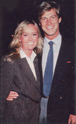 Simon MacCorkindale ans Susan George, photo